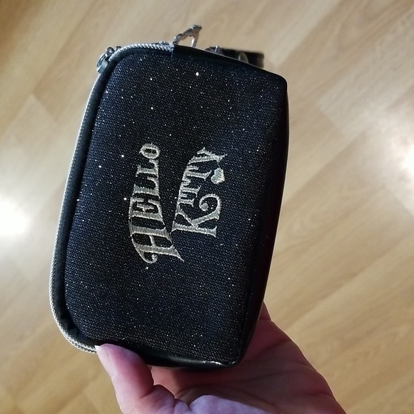 Hello Kitty wallet NWT - Picture 2 of 4